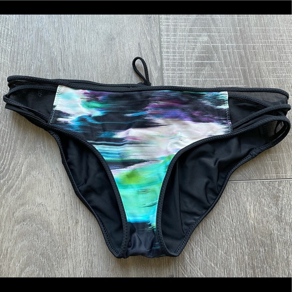 Lululemon Surf to Sand Hipster in Pigment Wind Dragonfly Multi Size 6 - Picture 1 of 4